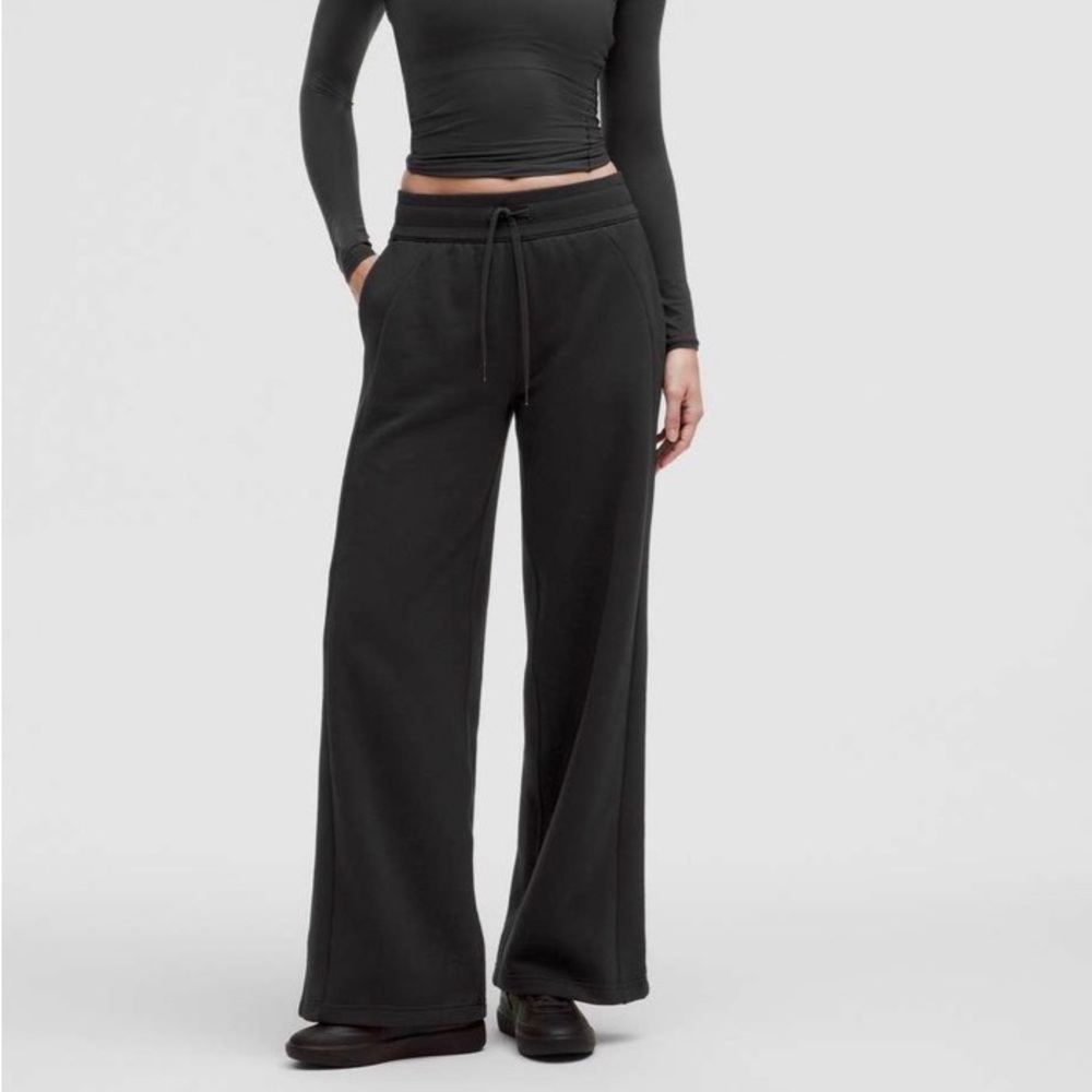 Lululemon Scuba Mid-Rise Wide-Leg Pant *Short